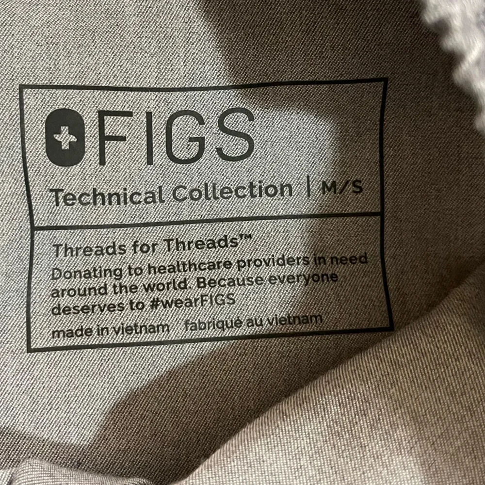 Men’s FIGS gray Technical Collection gray scrubs joggers M/S